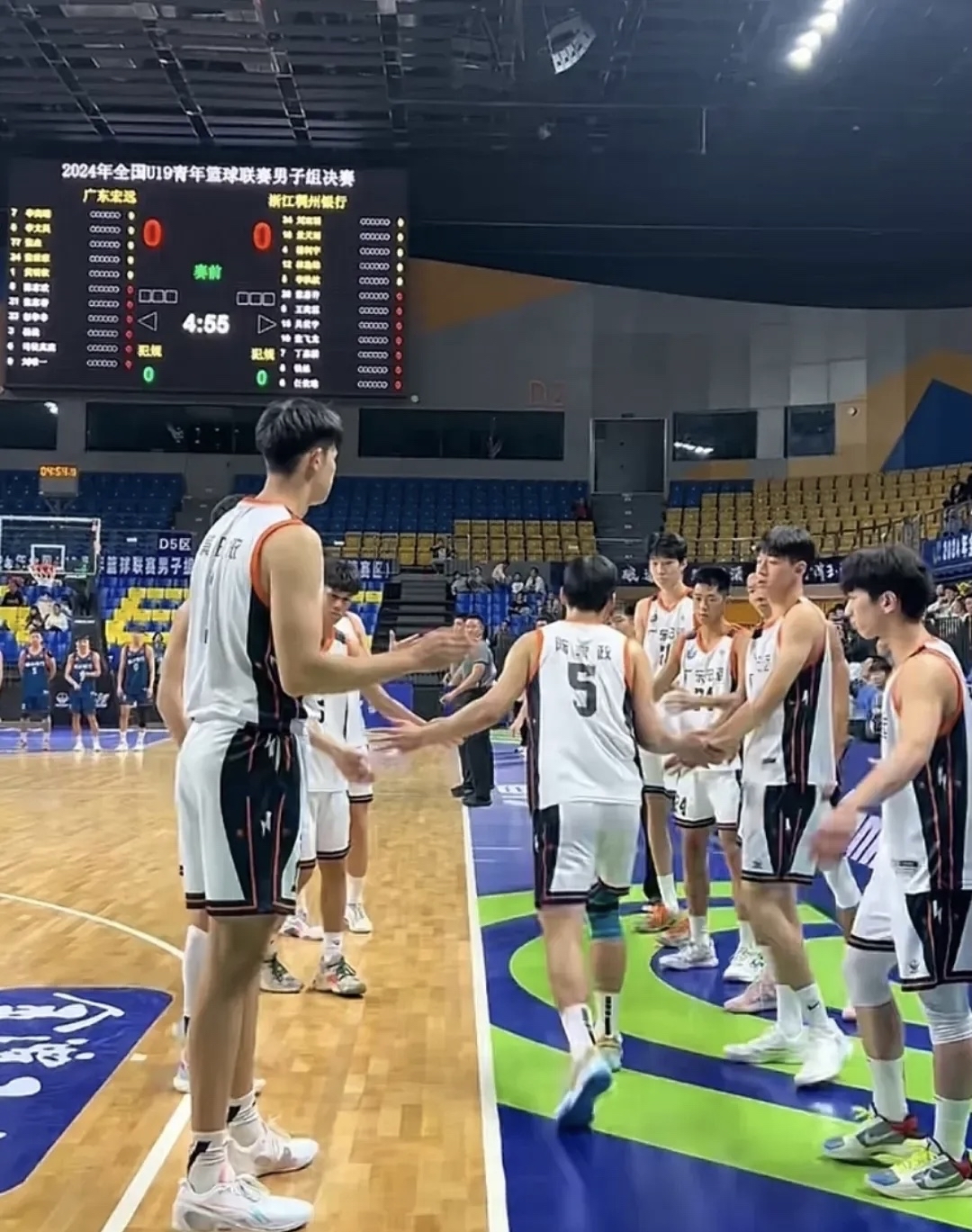 广东宏远主场迎战江苏，友谊赛打响