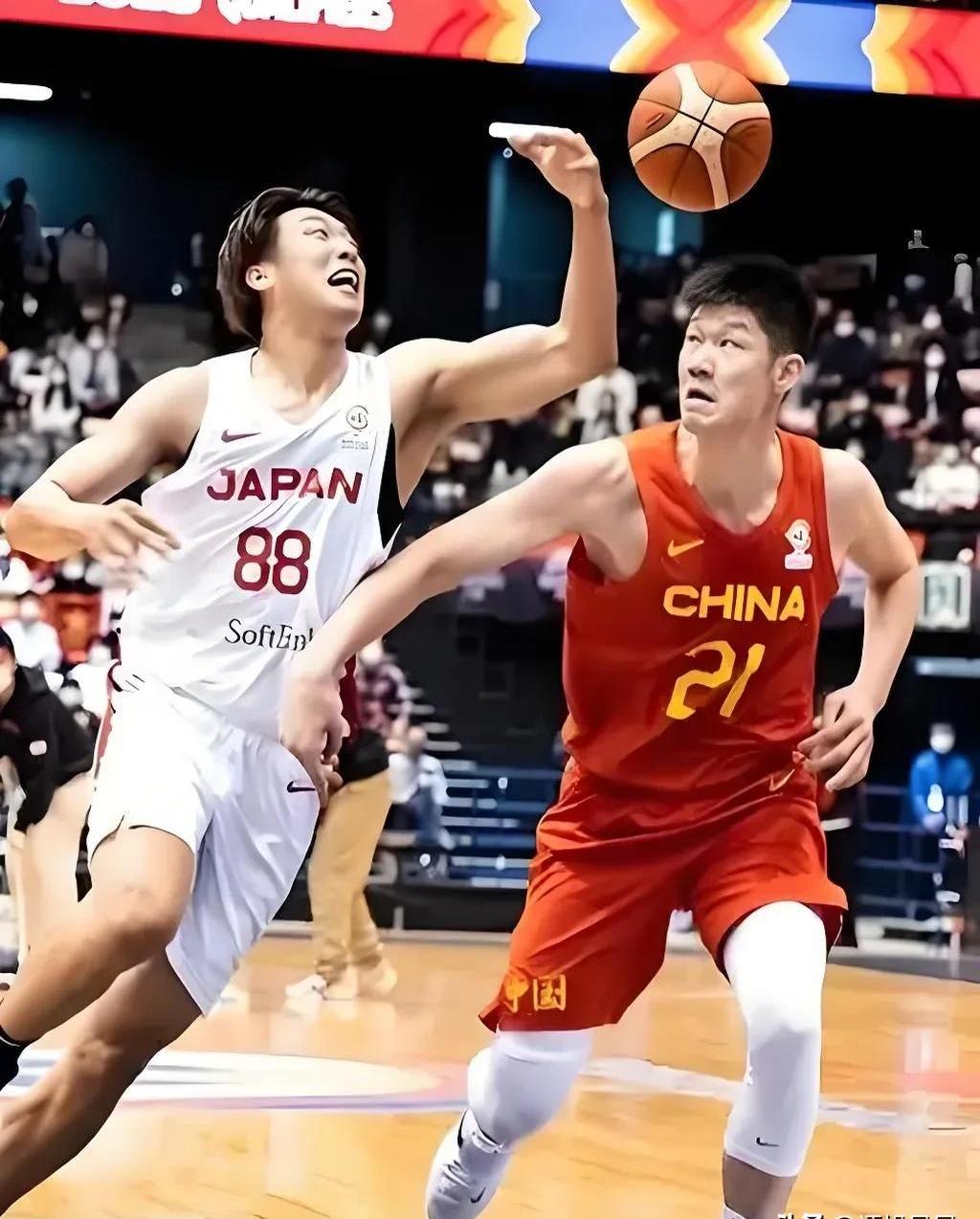 关于陕西男篮在比赛中顽强拼搏，一举战胜对手的信息